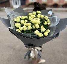 Букет Белые кустовые розы Солинеро в Юмагузино