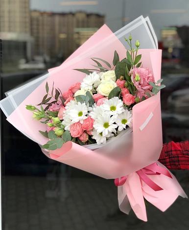 Букет цветов из: Розы, Лизиантусы и Хризантемы в Юмагузино